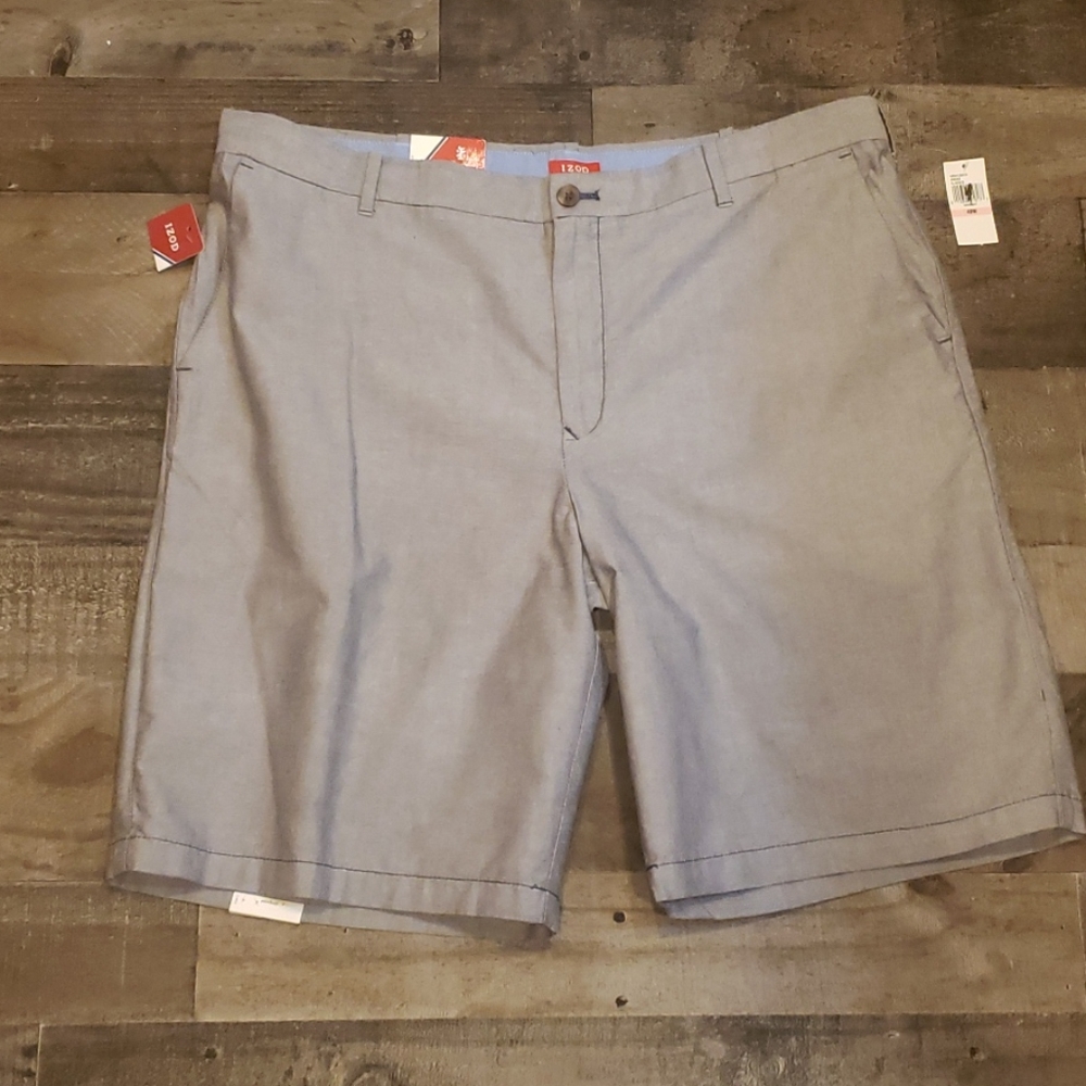 Izod Men's flat front Shorts new size 40